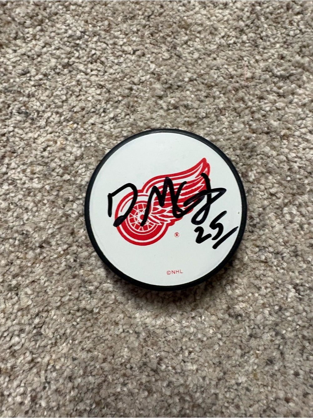 Detroit Red Wings Signed NHL Hockey Puck #25 Darren McCarty Original Autograph